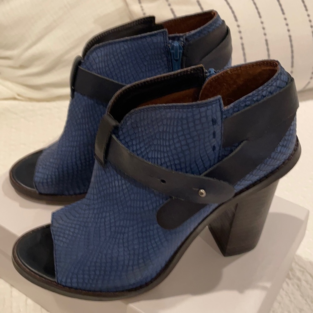 Beautiful Blue leather snake print bootie.